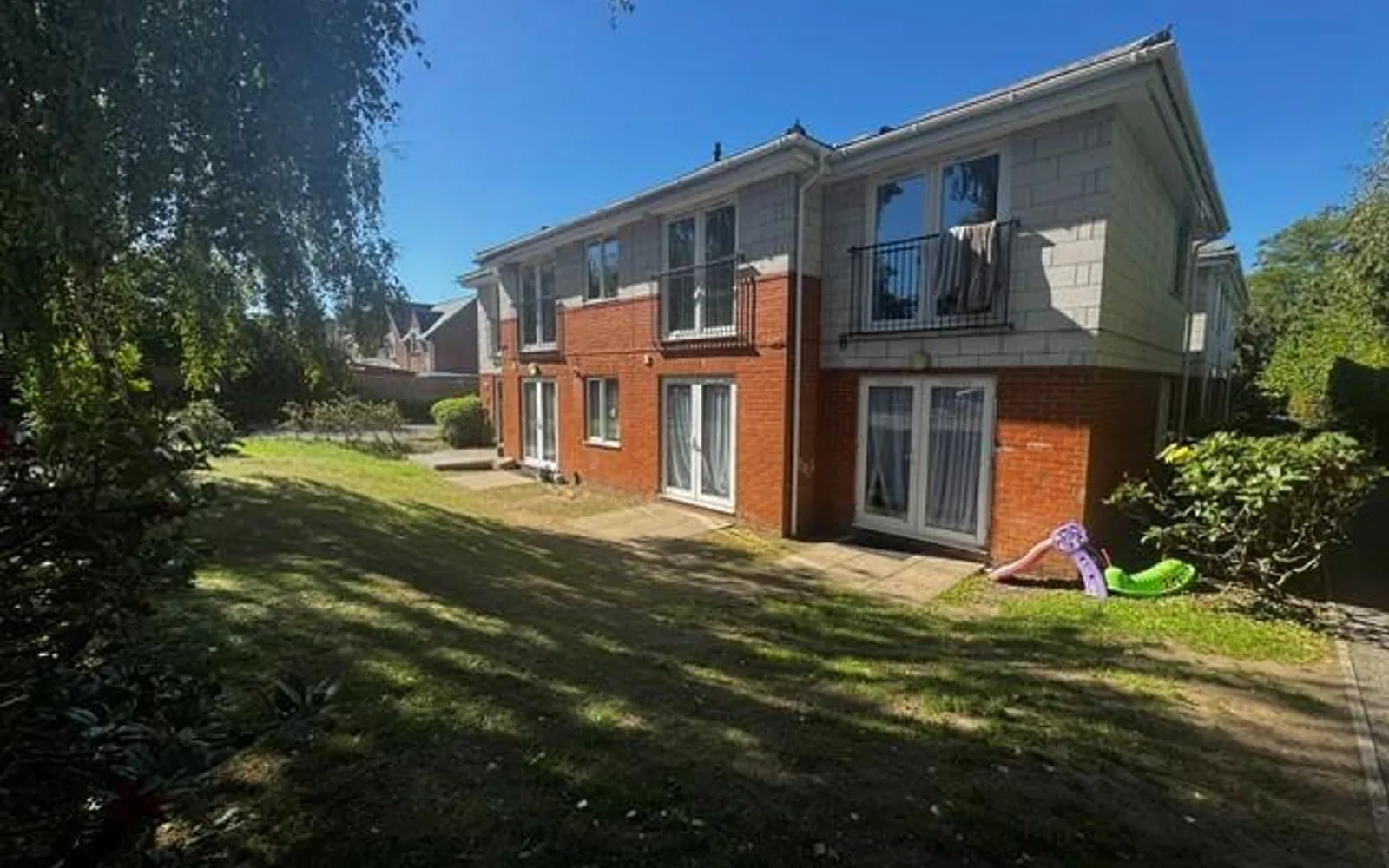 Flat Oakdale Road in Poole