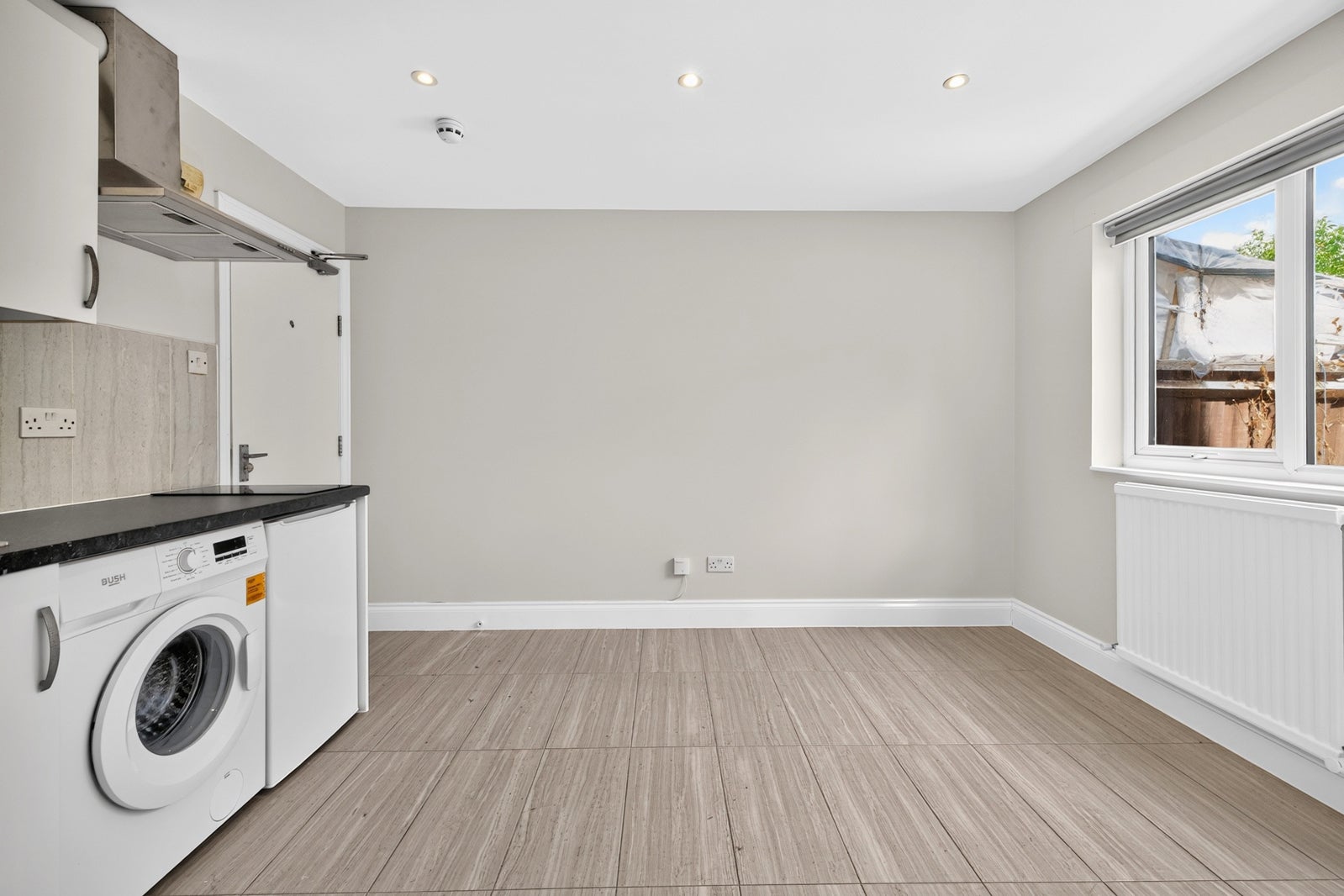 Flat Craven Park Road in Greater London