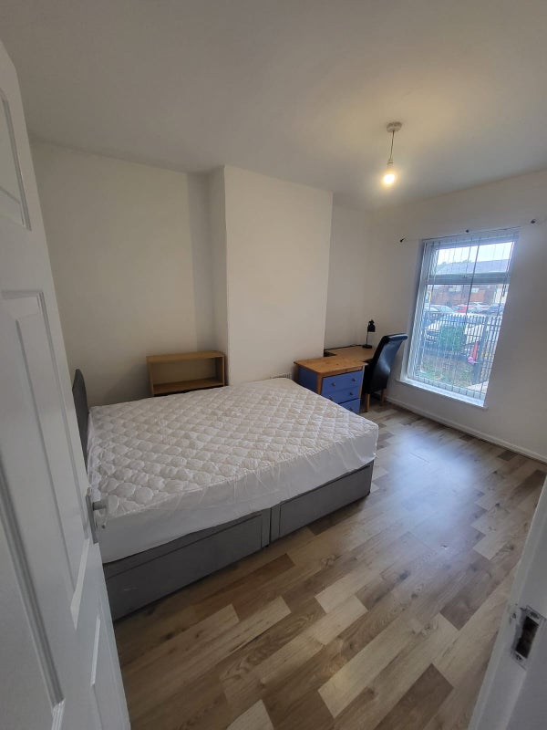 Room Cook Street in Whiston
