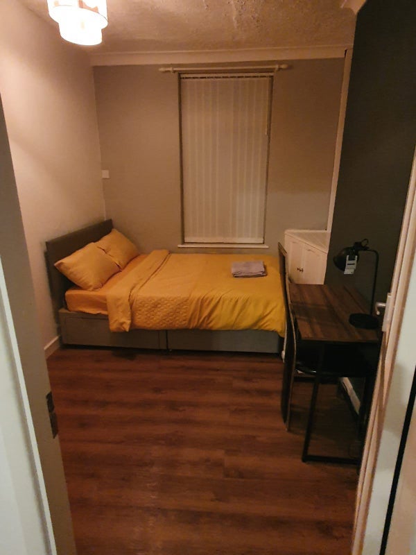 Room Cook Street in Whiston
