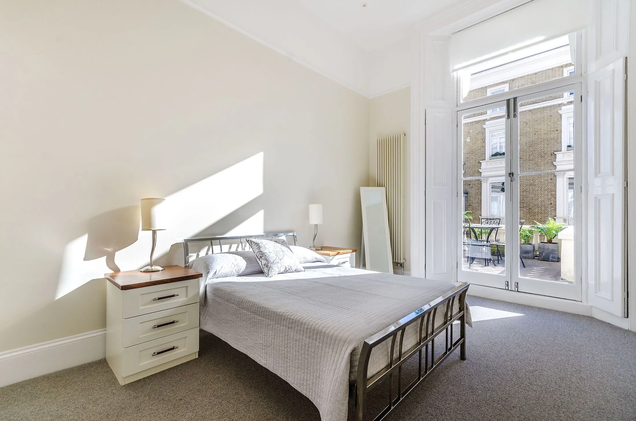 Flat Earl's Court Square in Greater London