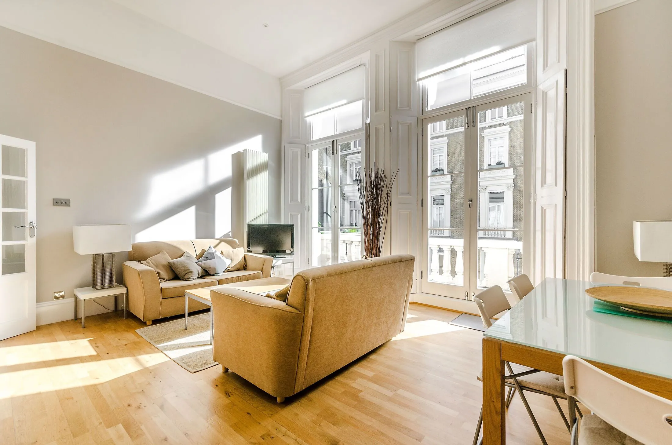 Flat Earl's Court Square in Greater London
