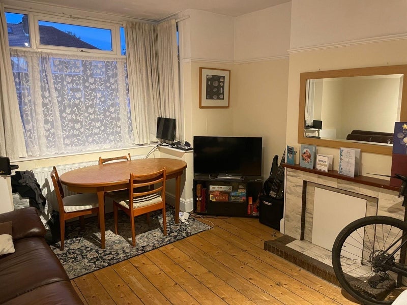 Room Muller Road in Bristol