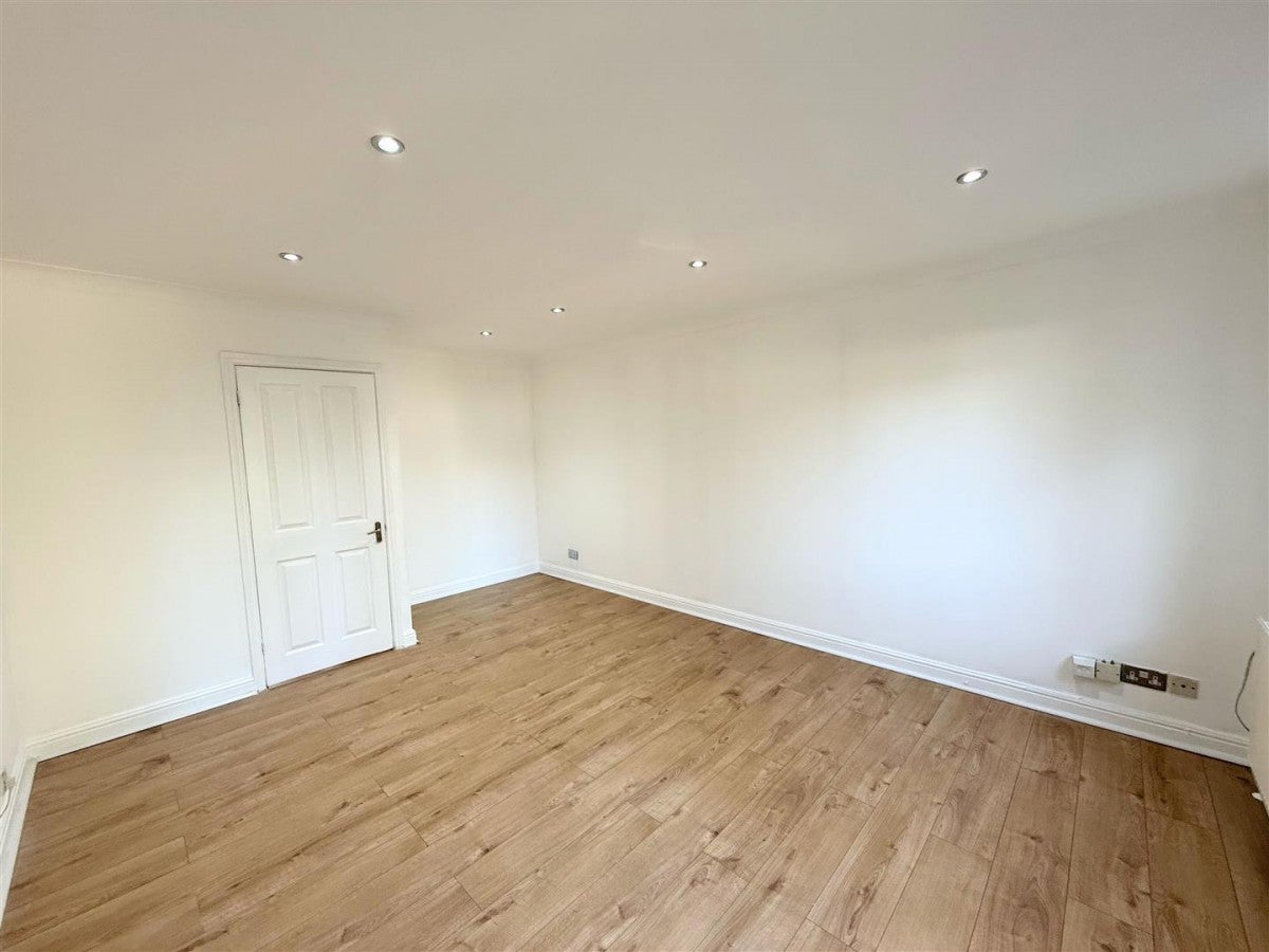 House Grenville Place in Greater London
