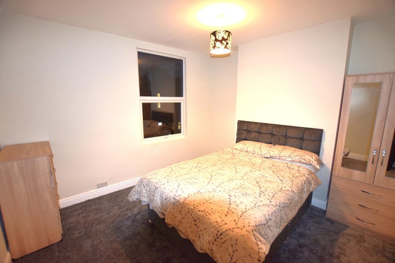 Room Wilford Crescent East in Nottingham