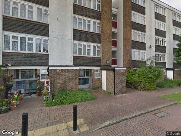Flat Gateway Court in Greater London