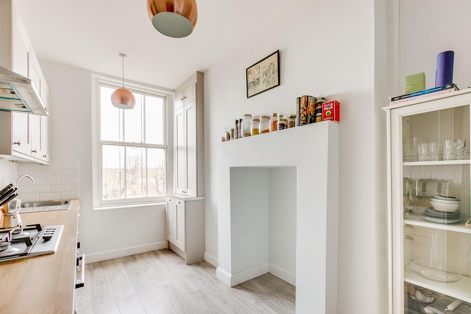 Flat Sutton Court in Greater London