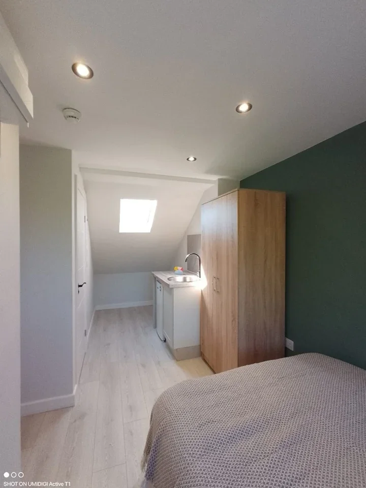 Room Keats Way in Greater London