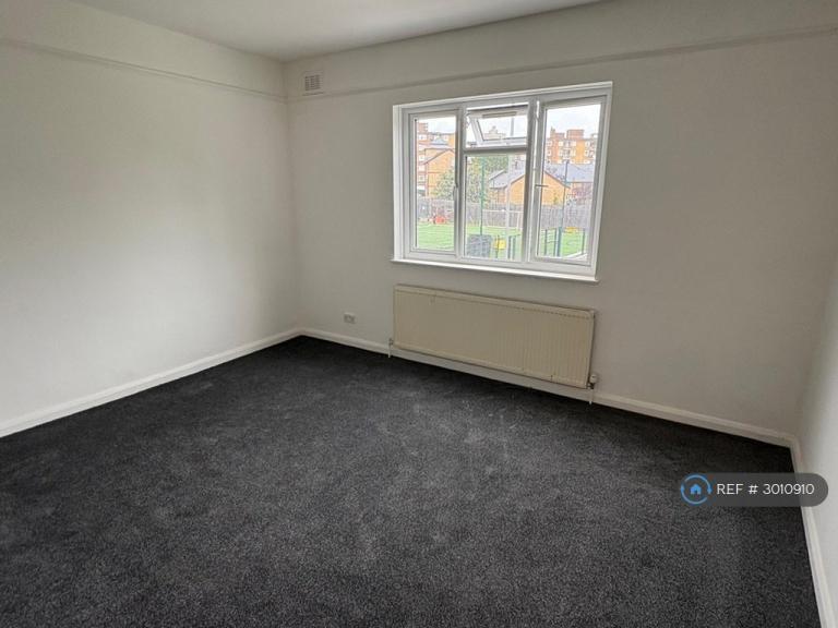 Flat Christchurch Road in Greater London