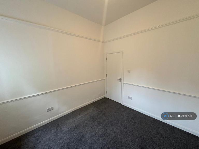 Flat Christchurch Road in Greater London