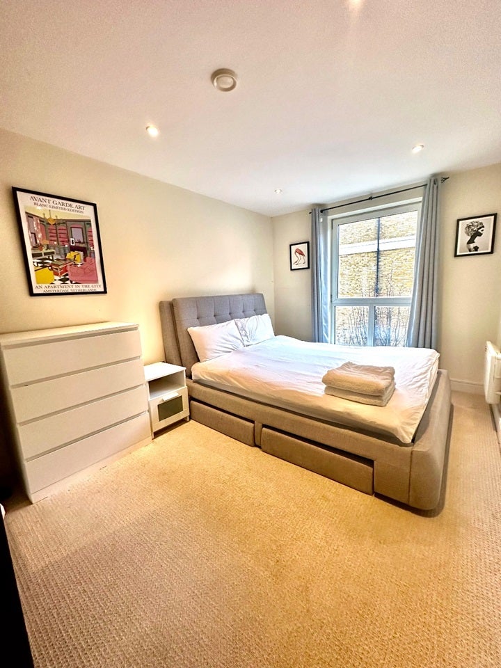 Flat Bacon Street in Greater London