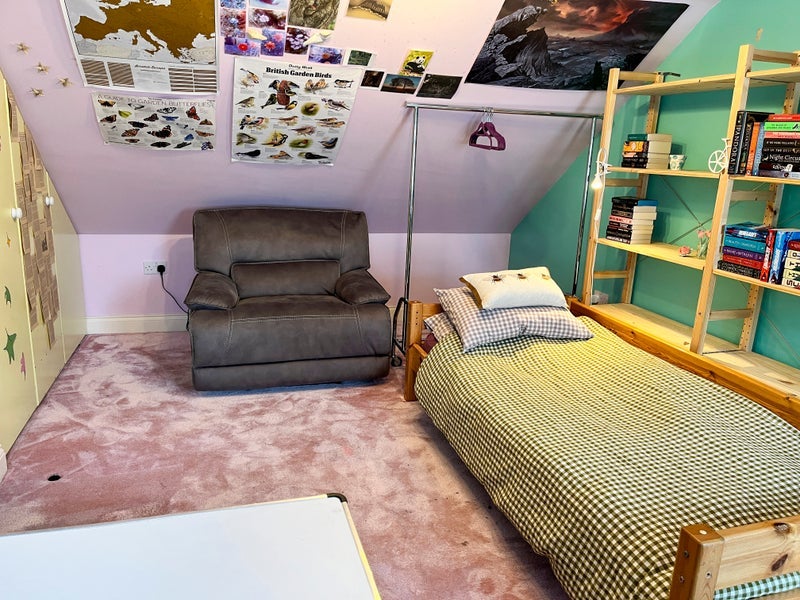 Room Pine Tree Avenue in Coventry