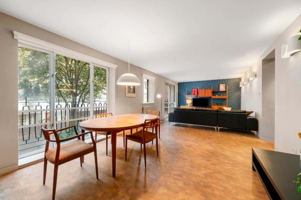 Flat Grosvenor Gardens in City of Westminster