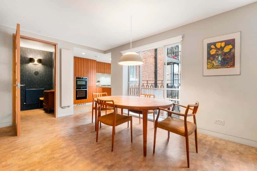 Flat Grosvenor Gardens in City of Westminster