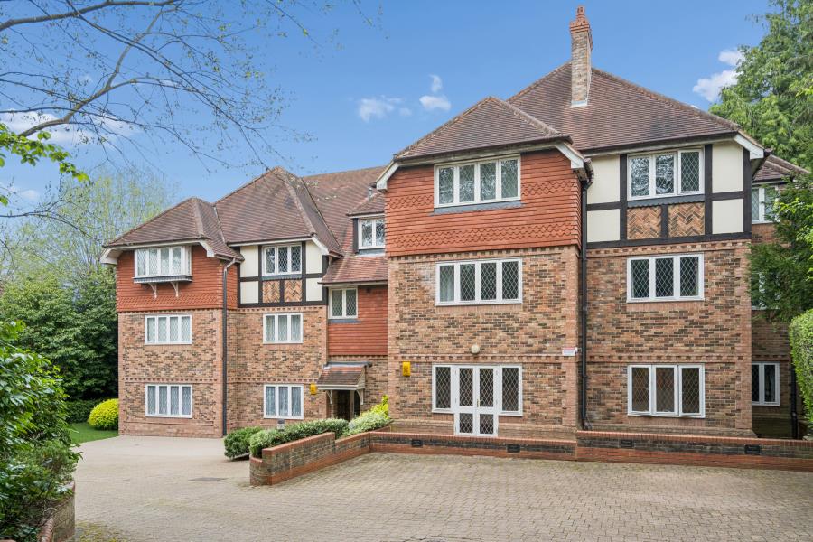 Flat Bishops Avenue in Three Rivers
