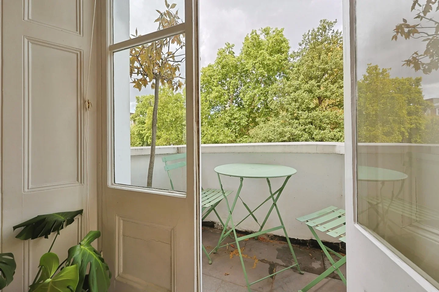 Flat Ladbroke Square in Greater London