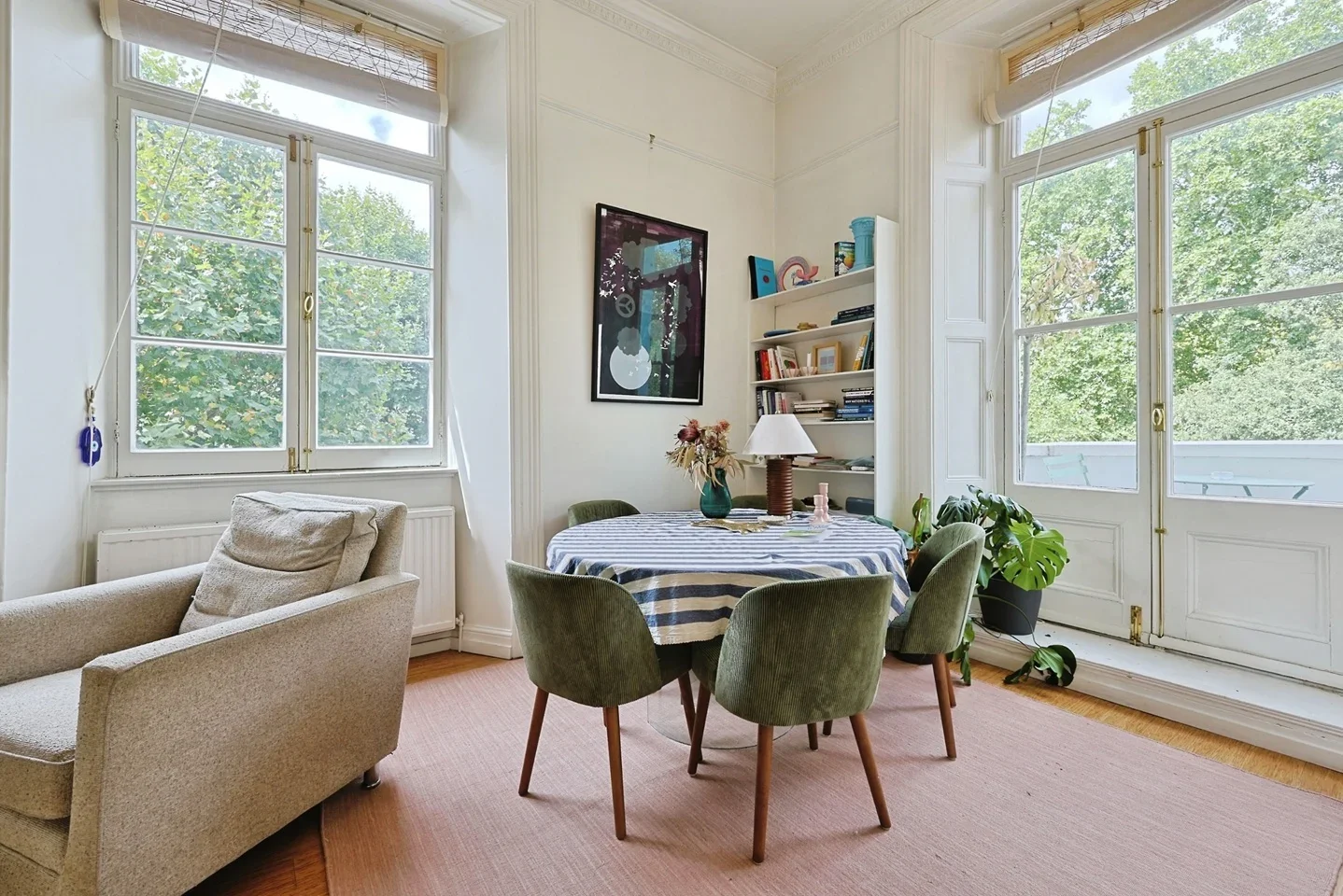 Flat Ladbroke Square in Greater London