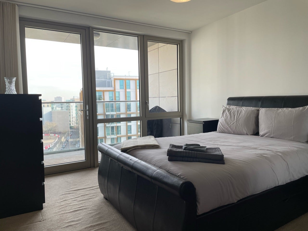 Flat Swan Lane in Greater London