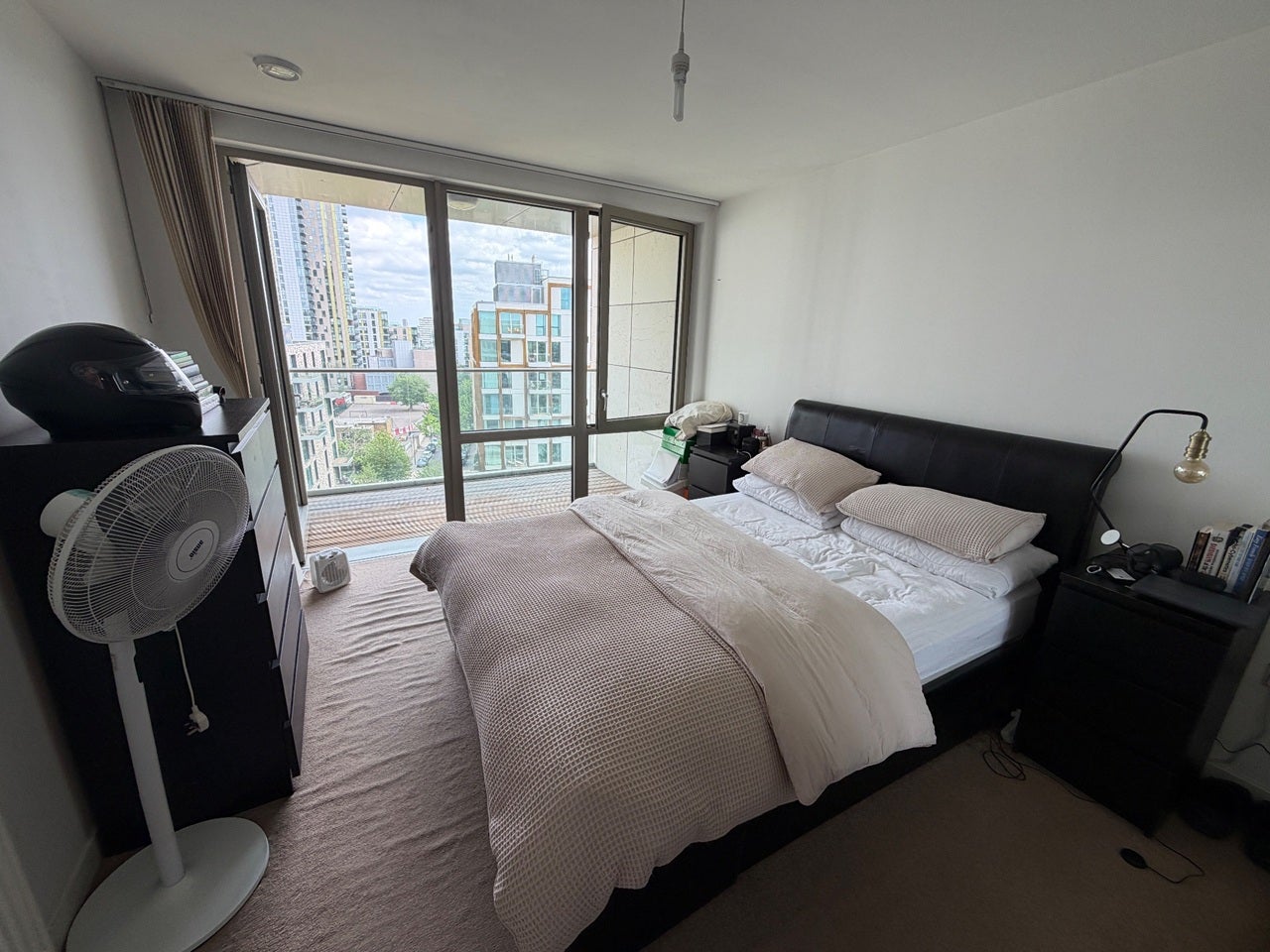 Flat Swan Lane in Greater London