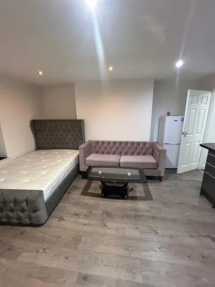 Flat Manningham Lane in Bradford