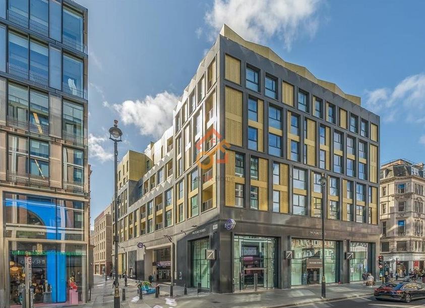 Flat Tottenham Court Road in London