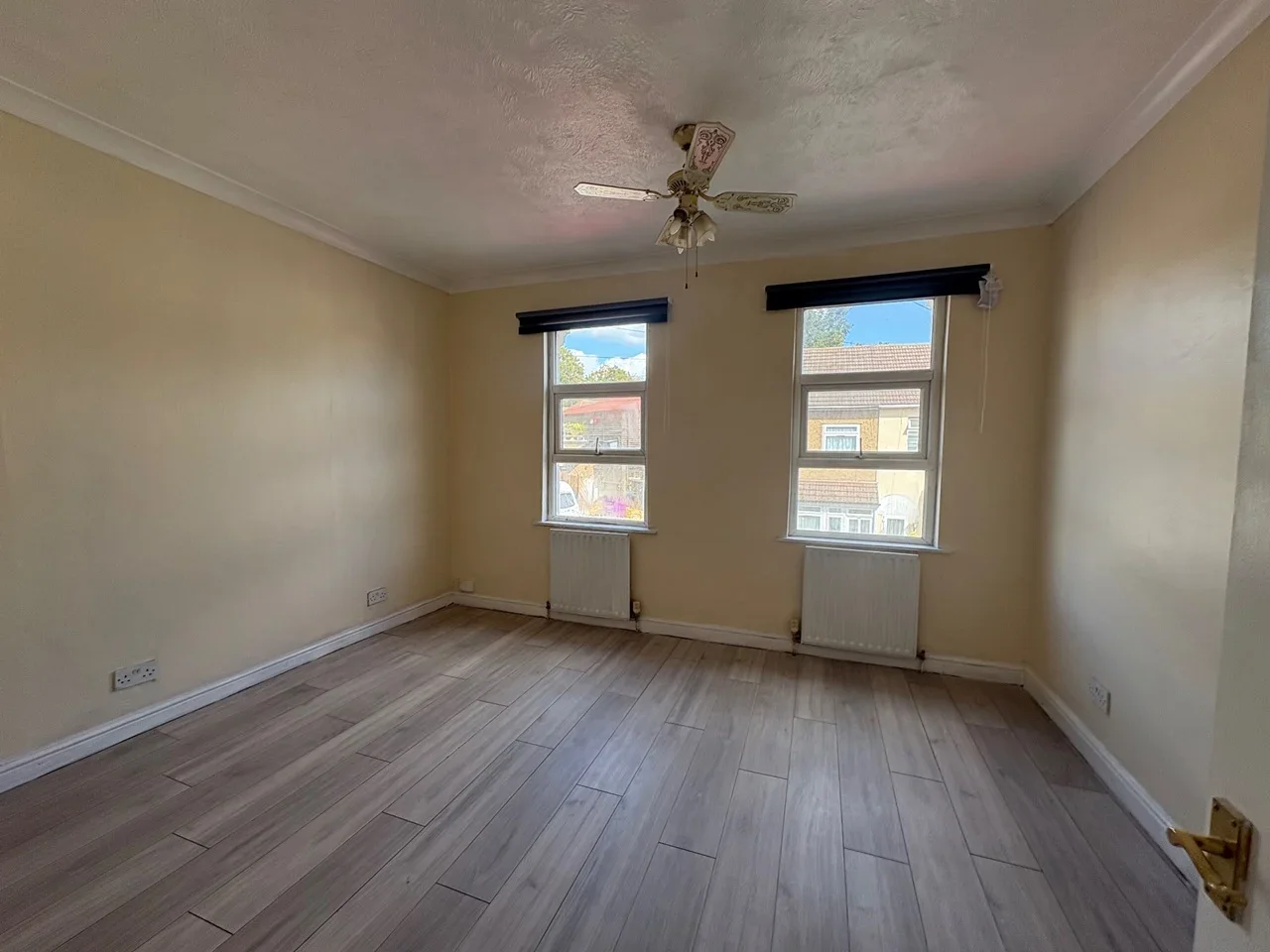 Room Bradbourne Road in Grays