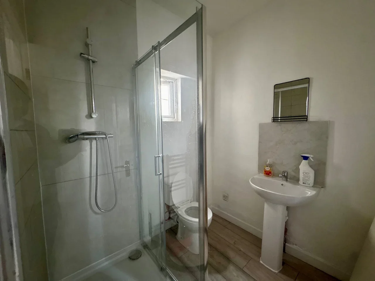 Room Bradbourne Road in Grays