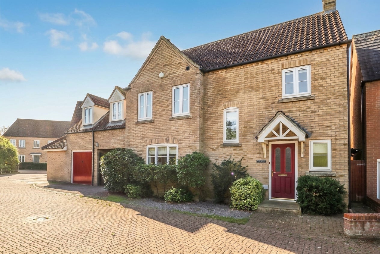 House Stirling Way in Ely