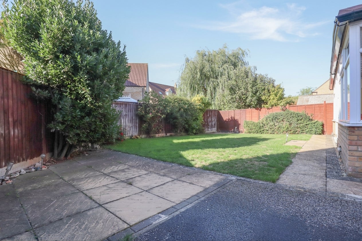 House Stirling Way in Ely