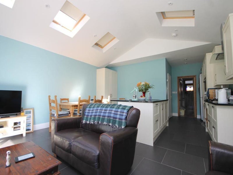 Room Guildford Road in Greater London