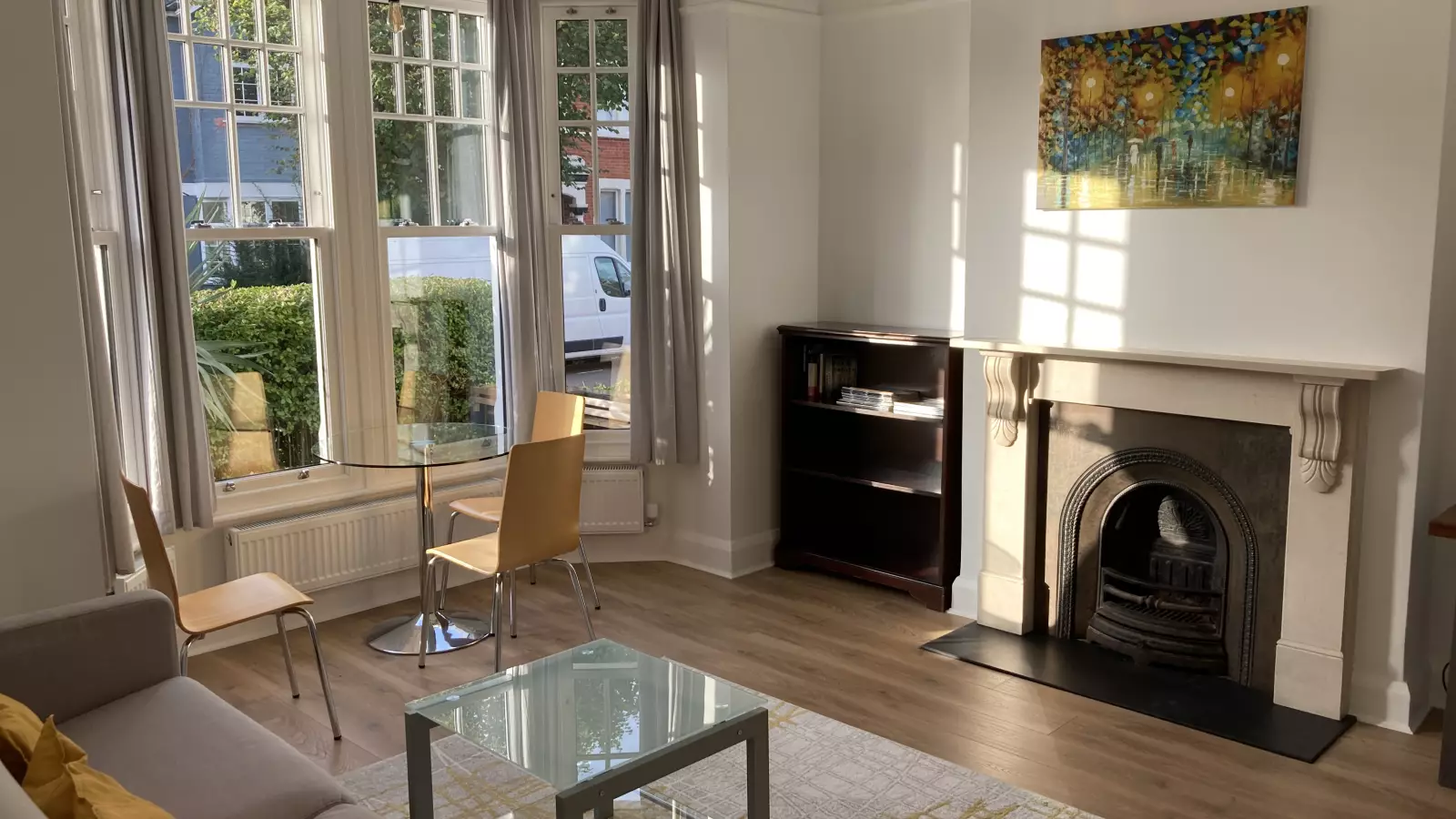 Flat Ossian Road in Greater London