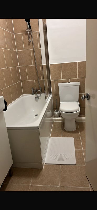 Room Catford Hill in Greater London