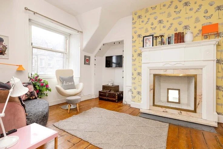 Flat Lawnmarket in City of Edinburgh