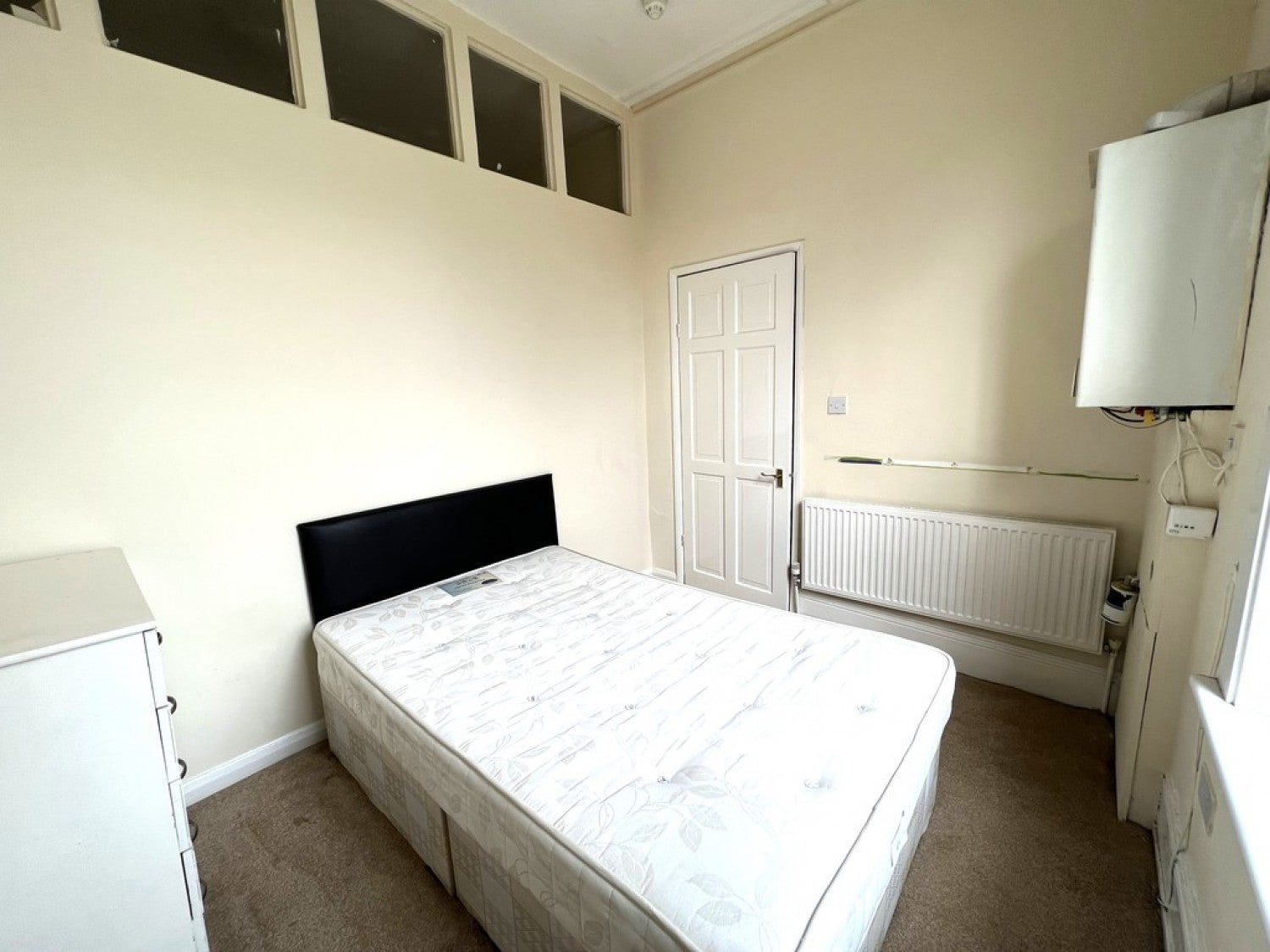 Flat Russell Street in Reading