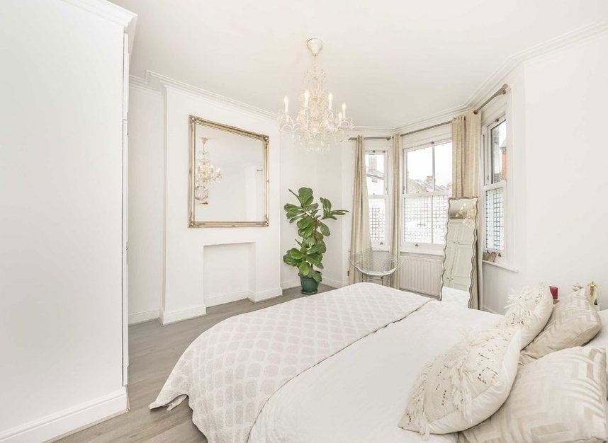 Flat Ingelow Road in Greater London