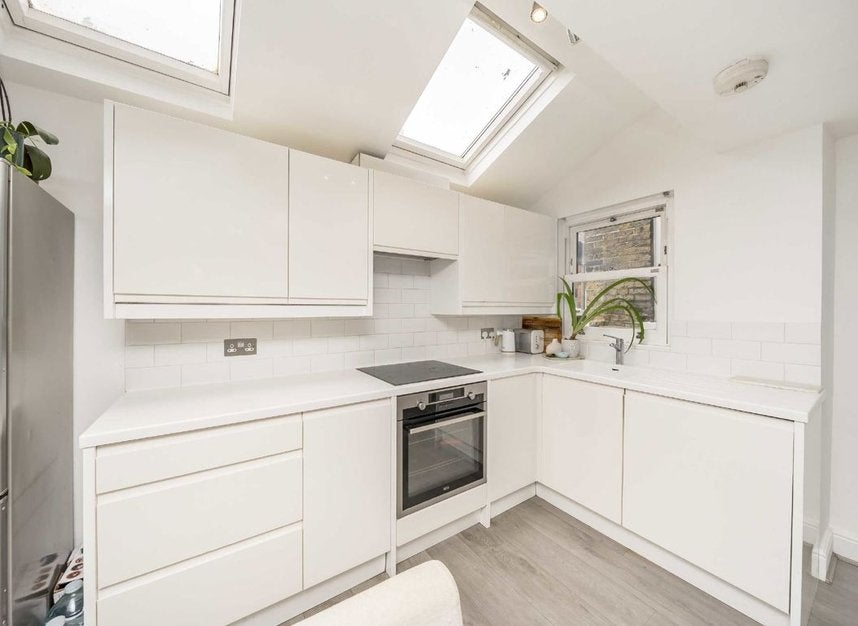Flat Ingelow Road in Greater London