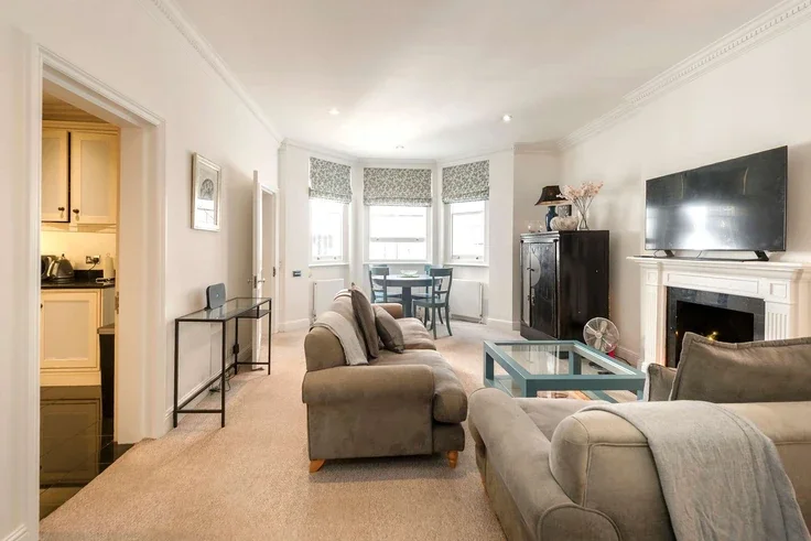 Flat Cranley Gardens in Greater London