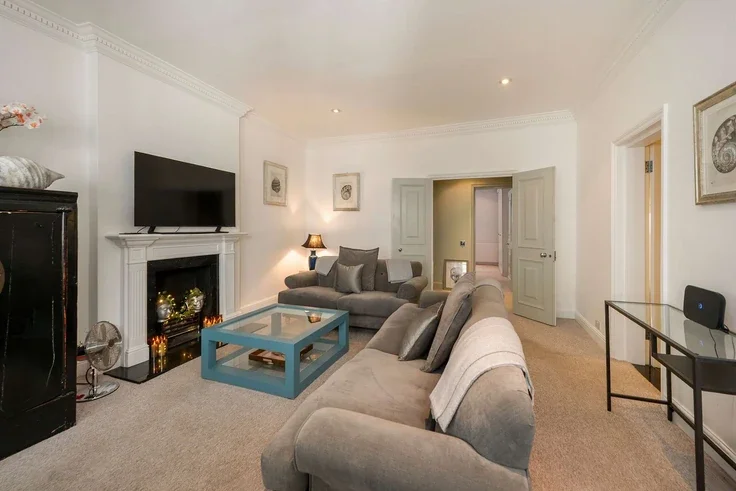 Flat Cranley Gardens in Greater London