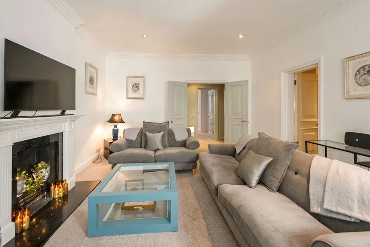 Flat Cranley Gardens in Greater London
