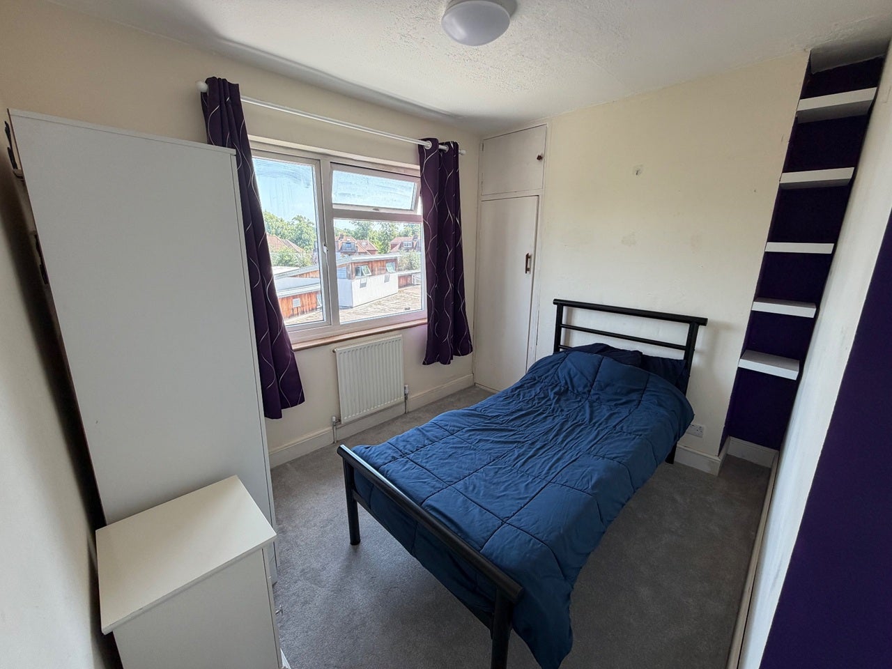 Room The Broadway in Elmbridge