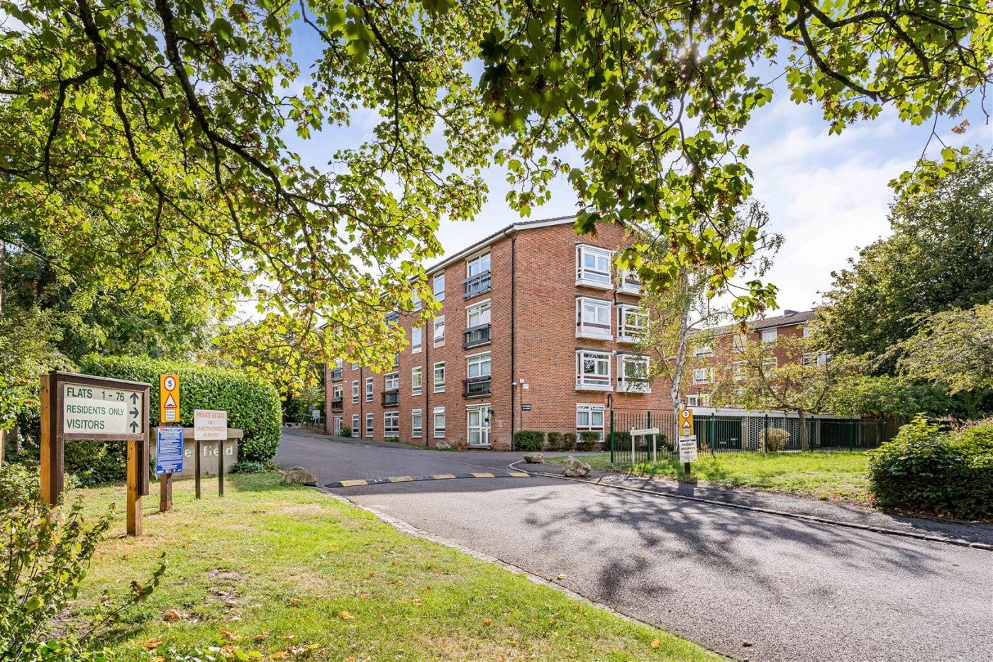 Flat Maresfield in Greater London