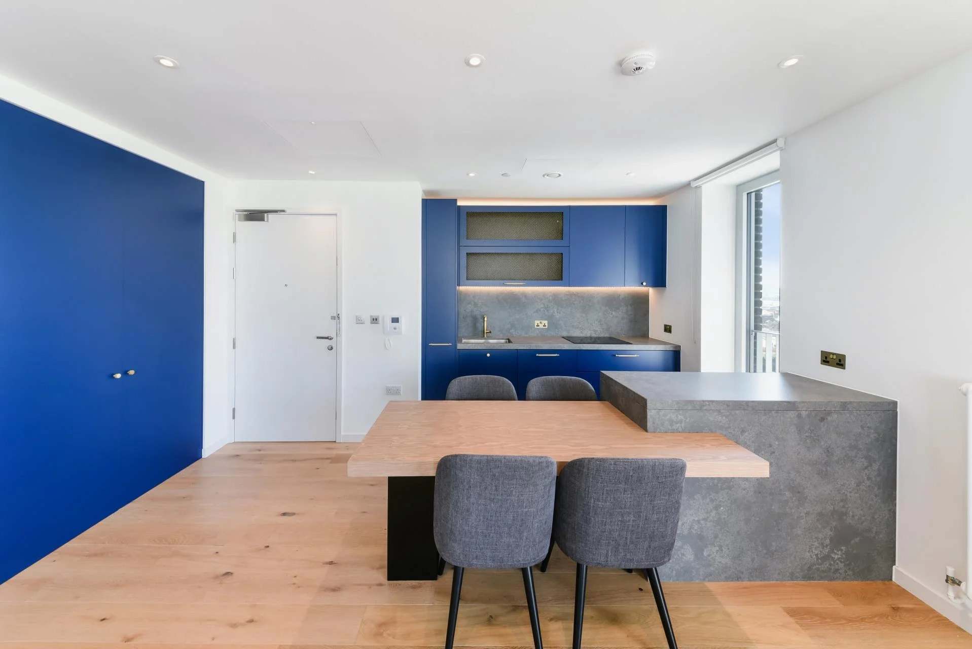 Flat Castle Slip in Greater London