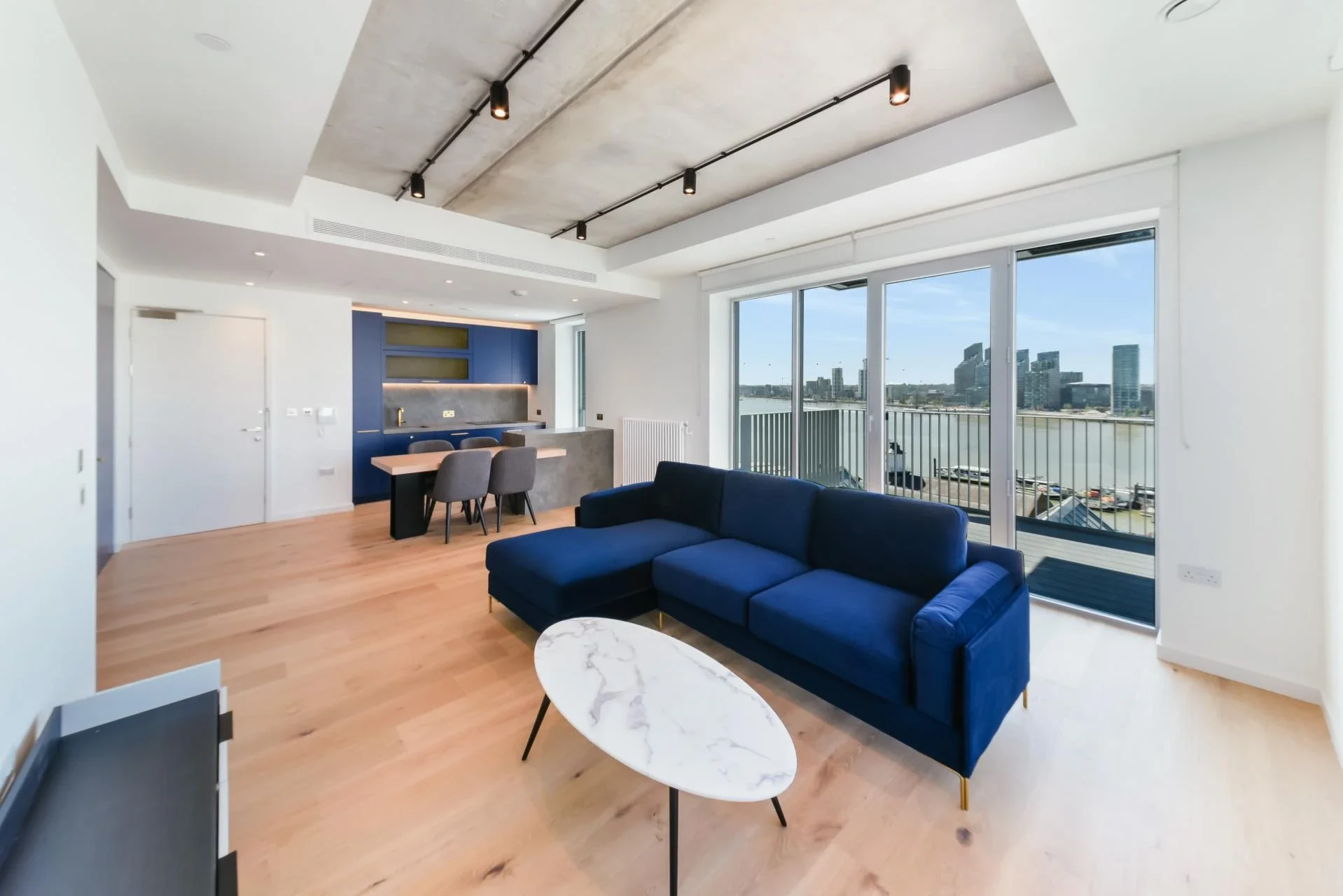 Flat Castle Slip in Greater London