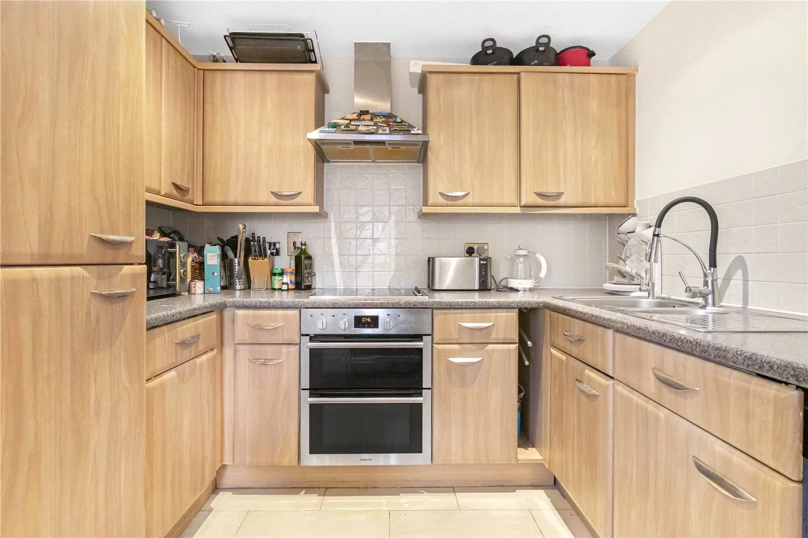 Flat Magdalene Gardens in Greater London