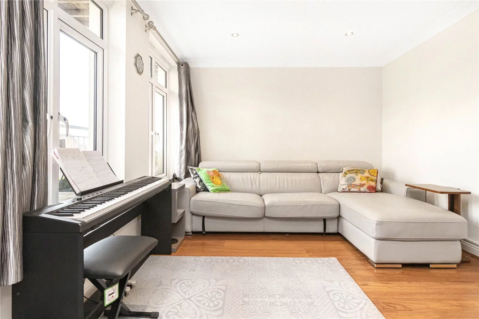 Flat Magdalene Gardens in Greater London