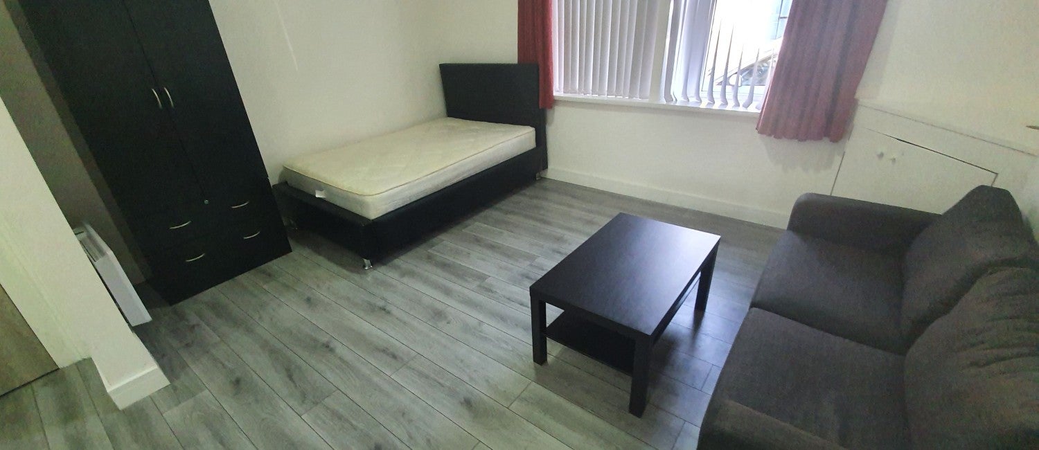 Flat North Luton Place in Cardiff