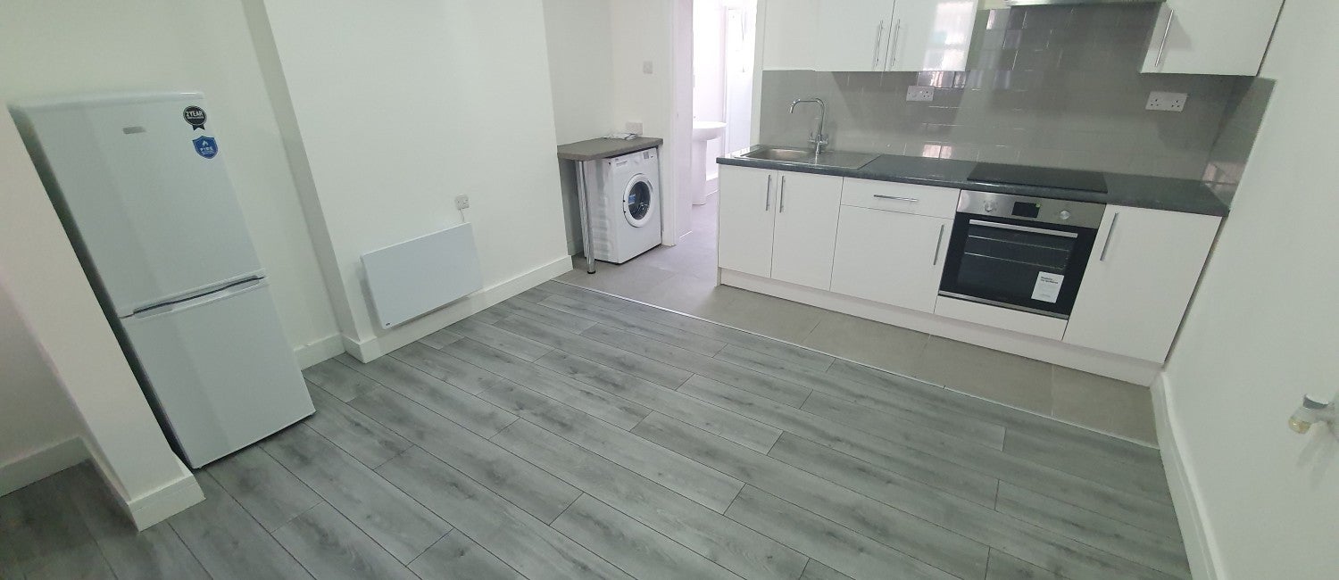 Flat North Luton Place in Cardiff