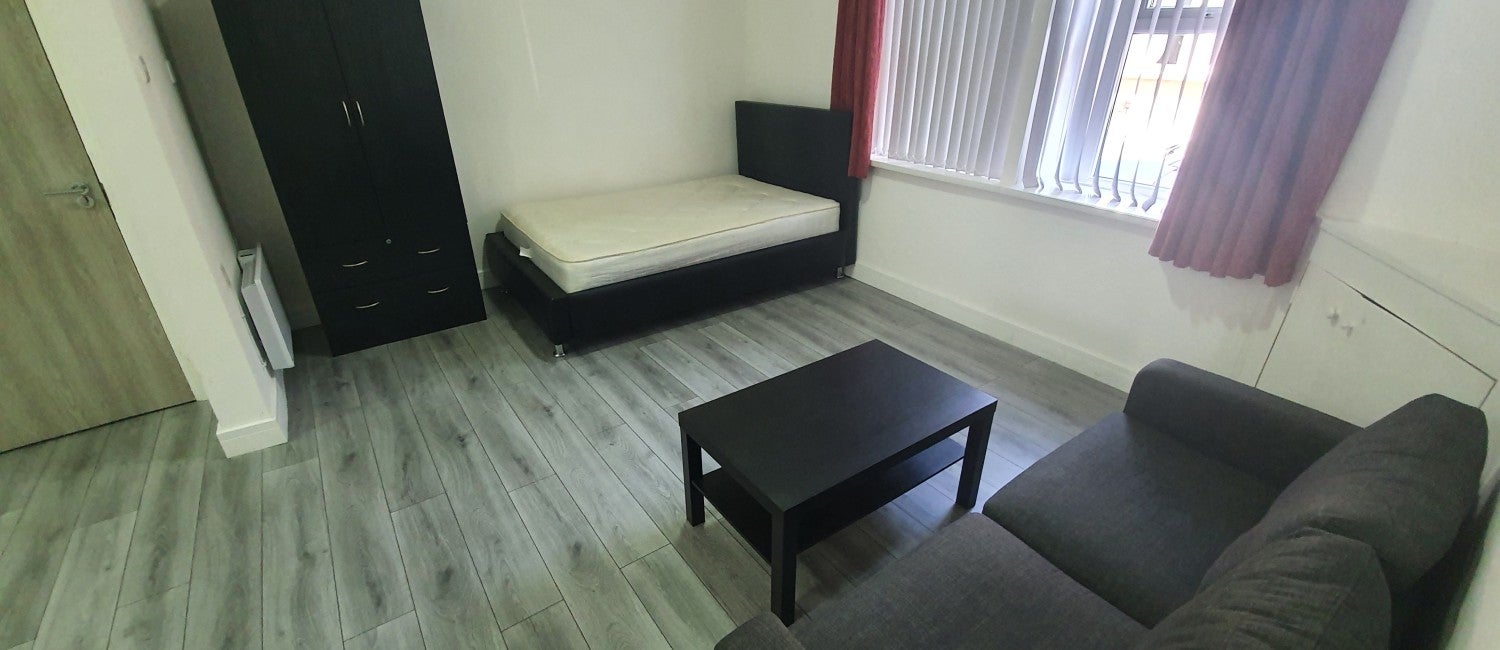 Flat North Luton Place in Cardiff