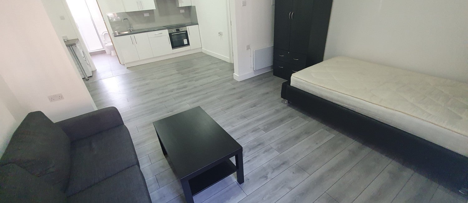 Flat North Luton Place in Cardiff