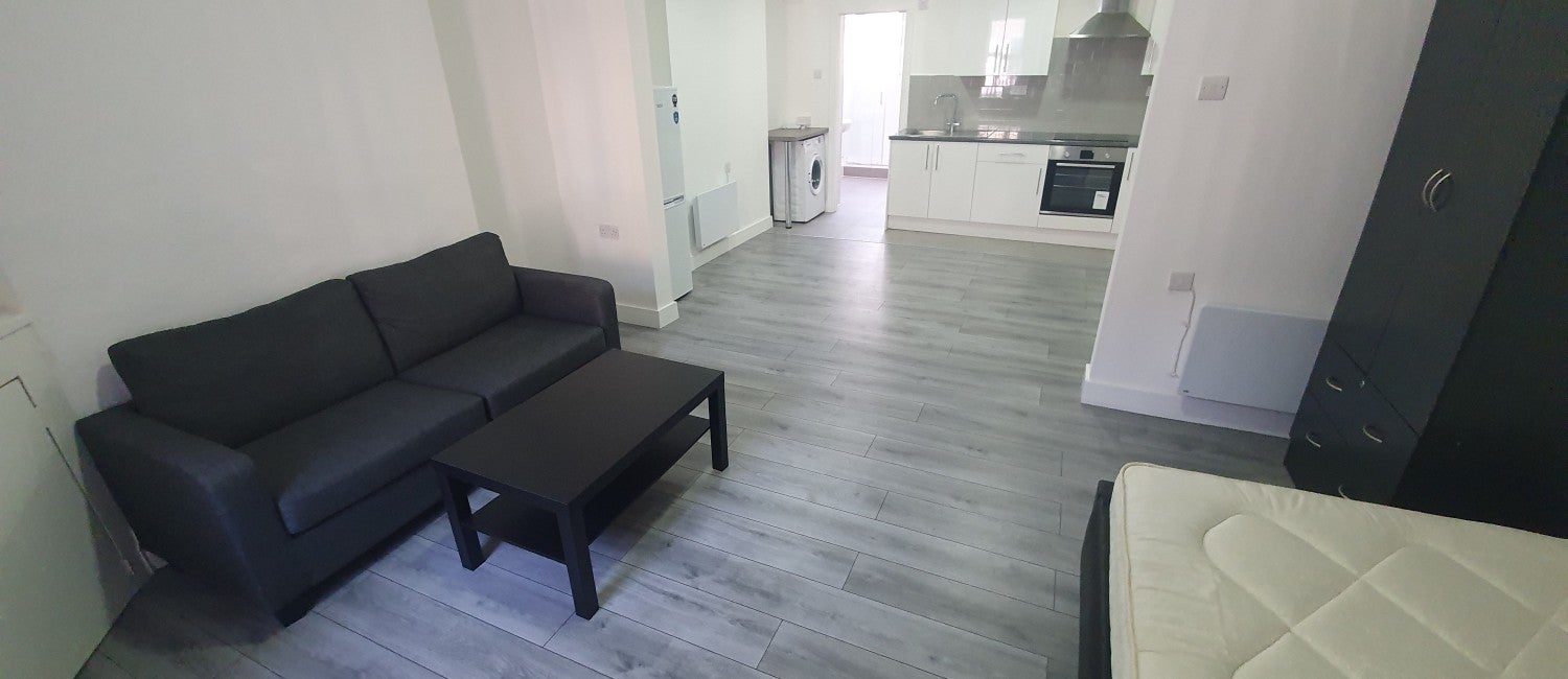 Flat North Luton Place in Cardiff